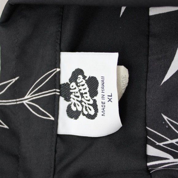 Vintage Hawaiian Shirt - Floral Pattern on Black by Hilo Hattie - Men's XL - Picture 9 of 10